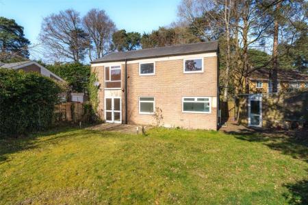 4 bedroom Detached house for sale in Shaftesbury Close, Bracknell, RG12