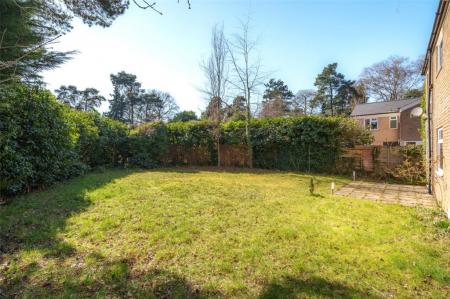 4 bedroom Detached house for sale in Shaftesbury Close, Bracknell, RG12