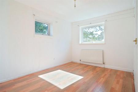 4 bedroom Detached house for sale in Shaftesbury Close, Bracknell, RG12