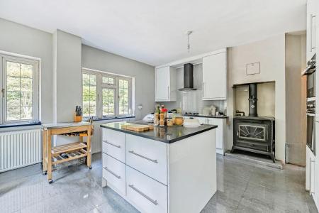 4 bedroom Detached house for sale in The Ridges, Wokingham, RG40