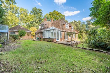 4 bedroom Detached house for sale in The Ridges, Wokingham, RG40