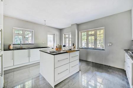 4 bedroom Detached house for sale in The Ridges, Wokingham, RG40