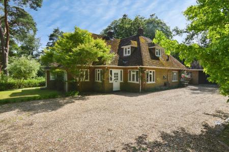 4 bedroom Detached house for sale in The Ridges, Wokingham, RG40