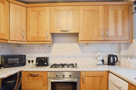 3 bedroom Terraced House for sale in Lynden Close, Maidenhead, SL6