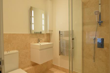 2 bedroom Flat to let in Peach Street, Wokingham, RG40