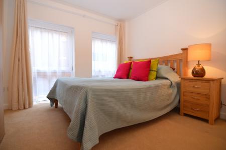 2 bedroom Flat to let in Peach Street, Wokingham, RG40