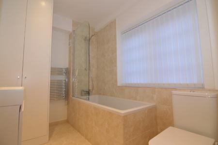 2 bedroom Flat to let in Peach Street, Wokingham, RG40