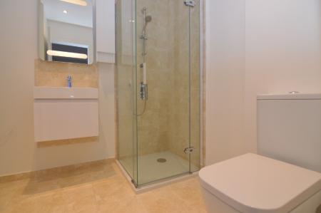 2 bedroom Flat to let in Peach Street, Wokingham, RG40