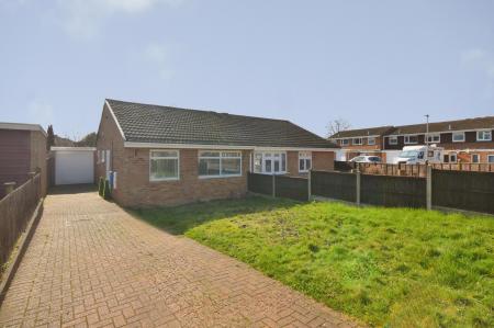 2 bedroom Bungalow for sale in Keble Way, Owlsmoor, Sandhurst, GU47