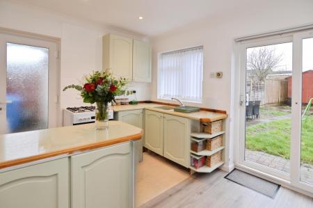 2 bedroom Bungalow for sale in Keble Way, Owlsmoor, Sandhurst, GU47