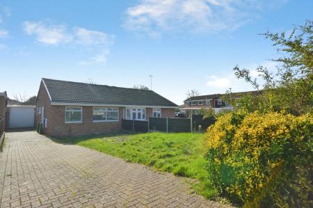2 bedroom Bungalow for sale in Keble Way, Owlsmoor, Sandhurst, GU47