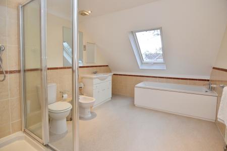 3 bedroom End of terrace house for sale in Broadcommon Road, Wokingham, RG40