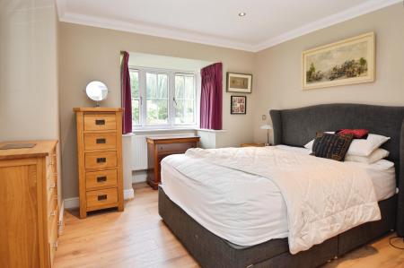 3 bedroom End of terrace house for sale in Broadcommon Road, Wokingham, RG40