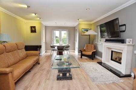 3 bedroom End of terrace house for sale in Broadcommon Road, Hurst, RG10
