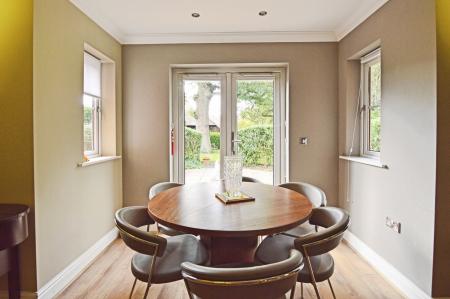 3 bedroom End of terrace house for sale in Broadcommon Road, Wokingham, RG40