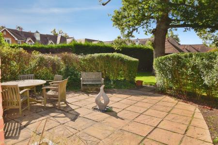 3 bedroom End of terrace house for sale in Broadcommon Road, Wokingham, RG40