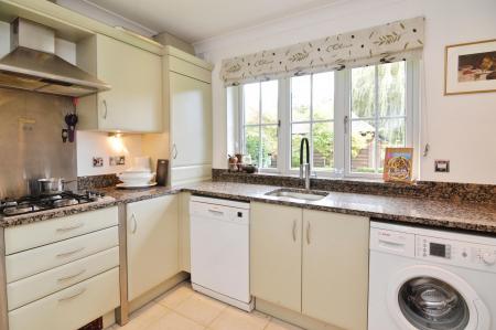 3 bedroom End of terrace house for sale in Broadcommon Road, Wokingham, RG40