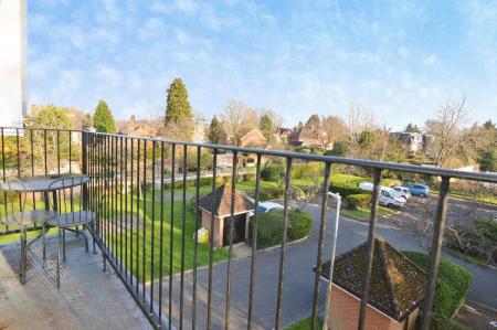 2 bedroom Apartment for sale in Heatherley Road, Camberley, GU15