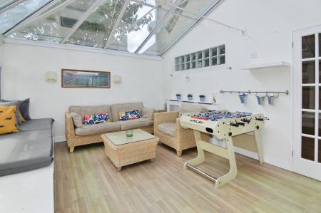 6 bedroom Detached house to let in Sorrel Close, Wokingham, RG40