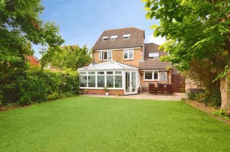 6 bedroom Detached house to let in Sorrel Close, Wokingham, RG40