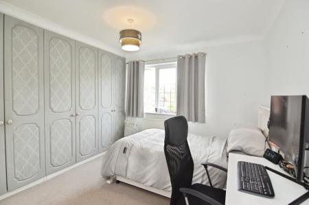 6 bedroom Detached house to let in Sorrel Close, Wokingham, RG40