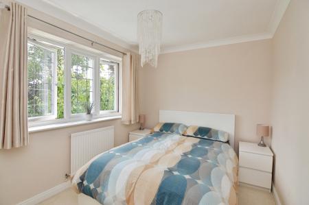 6 bedroom Detached house to let in Sorrel Close, Wokingham, RG40