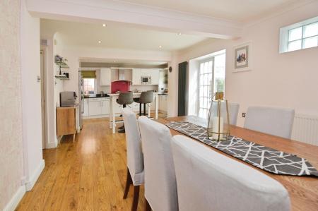 6 bedroom Detached house to let in Sorrel Close, Wokingham, RG40