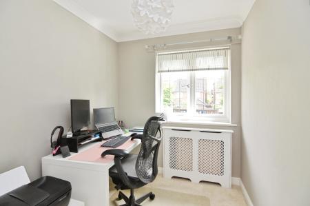 6 bedroom Detached house to let in Sorrel Close, Wokingham, RG40