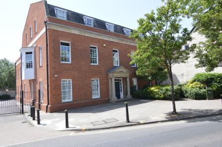1 bedroom Flat to let in 42 Broad Street, Wokingham, RG40