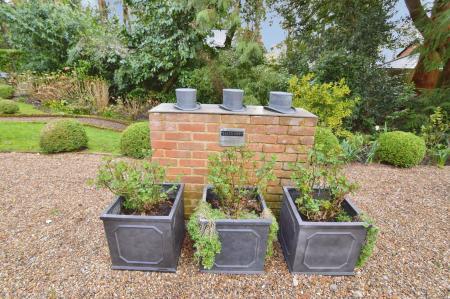 2 bedroom Flat to let in Windsor Road, Ascot, SL5