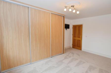 2 bedroom Flat to let in Windsor Road, Ascot, SL5