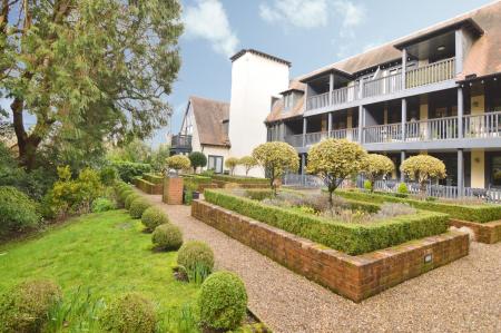2 bedroom Flat to let in Windsor Road, Ascot, SL5