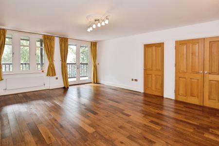 2 bedroom Flat to let in Windsor Road, Ascot, SL5