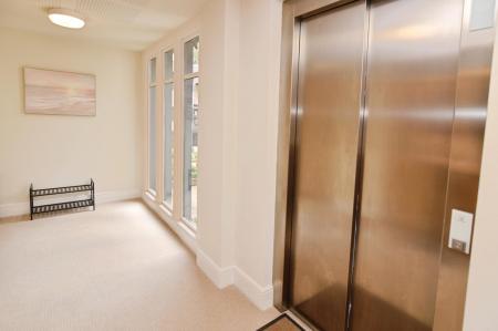 2 bedroom Flat to let in Windsor Road, Ascot, SL5