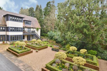 2 bedroom Flat to let in Windsor Road, Ascot, SL5