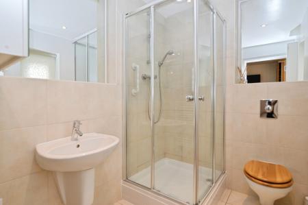 2 bedroom Flat to let in Windsor Road, Ascot, SL5