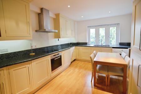 2 bedroom Flat to let in Windsor Road, Ascot, SL5