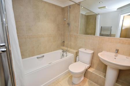 2 bedroom Flat for sale in Bardeem Place, Bracknell, RG12