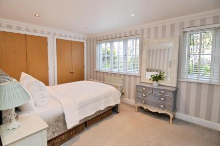2 bedroom Flat for sale in Bardeem Place, Bracknell, RG12