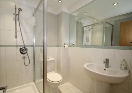 2 bedroom Flat for sale in Bardeem Place, Bracknell, RG12