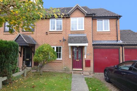 3 bedroom End of terrace house to let in Trefoil Close, Wokingham, RG40