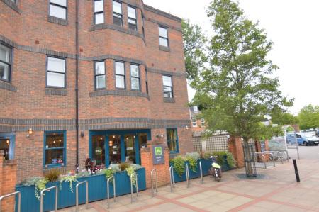 1 bedroom Studio flat to let in Central Walk, Wokingham, RG40