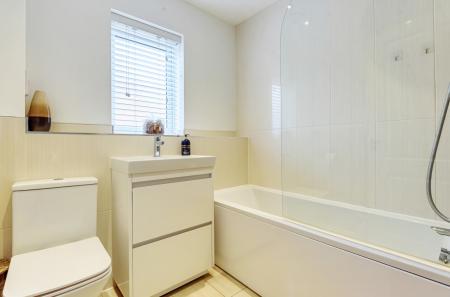 4 bedroom Detached house to let in Columba Gardens, Wokingham, RG40