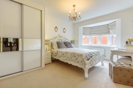 4 bedroom Detached house to let in Columba Gardens, Wokingham, RG40