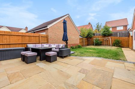 4 bedroom Detached house to let in Columba Gardens, Wokingham, RG40
