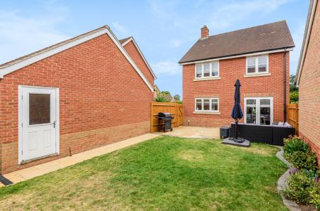 4 bedroom Detached house to let in Columba Gardens, Wokingham, RG40