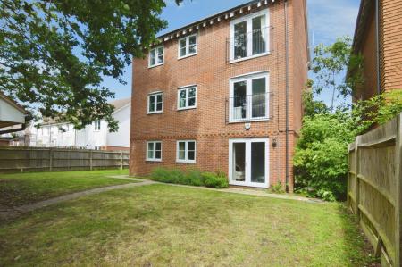 Outfield Crescent, Wokingham, RG40
