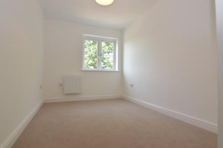 2 bedroom Flat to let in Outfield Crescent, Wokingham, RG40