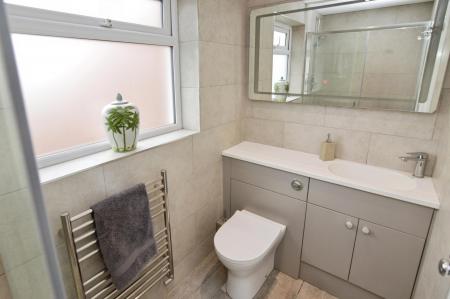 5 bedroom Detached house for sale in Barkham Road, Wokingham, RG41