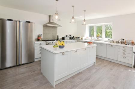 5 bedroom Detached house for sale in Barkham Road, Wokingham, RG41